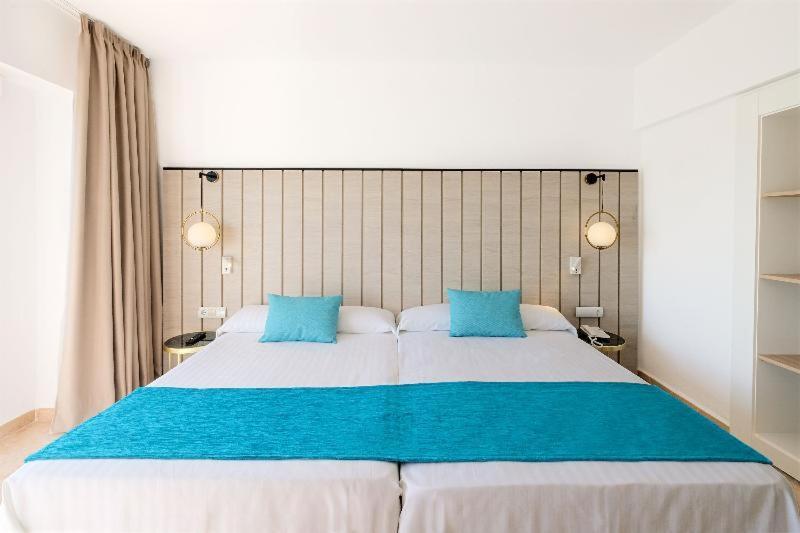 Azuline Hotel Bergantin Sant Antoni de Portmany Oda fotoğraf